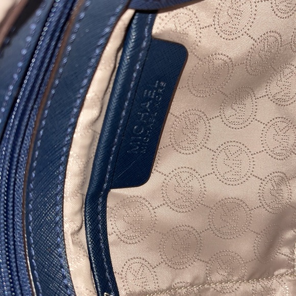 Michael Kors Navy Excellent Cond Large Hamilton Tote/ MK Dust Bag included - Picture 12 of 16